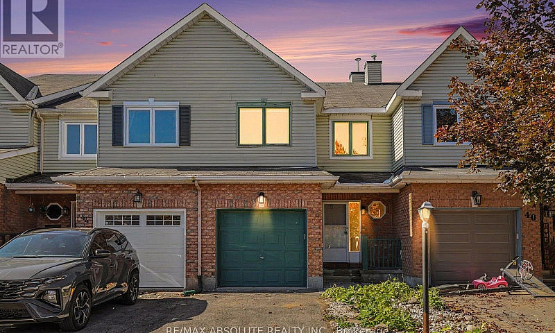 42 Roblyn Way Ottawa...