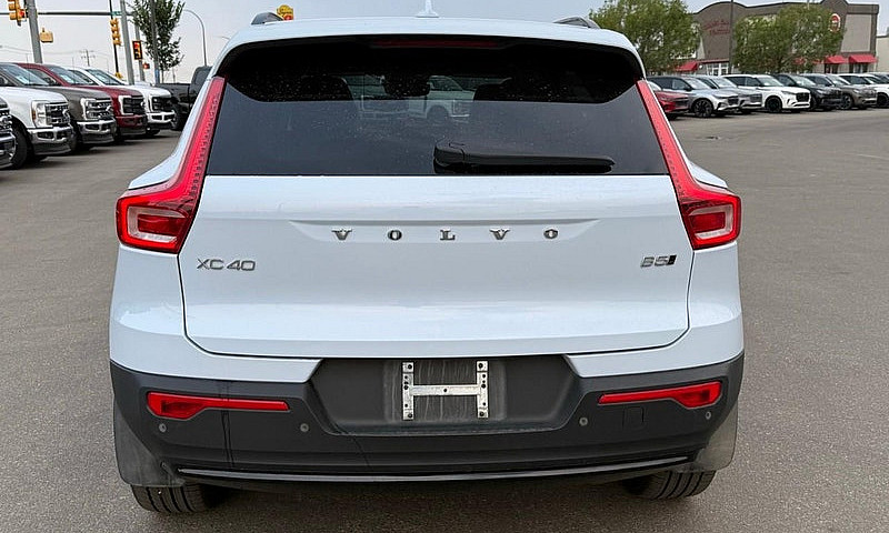 2024 Volvo Xc40 B5 P...