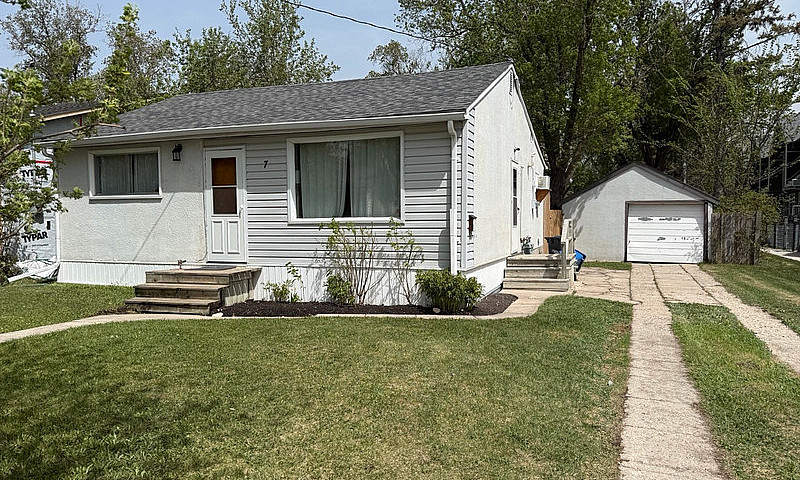 2Bdrm River-Front Pr...