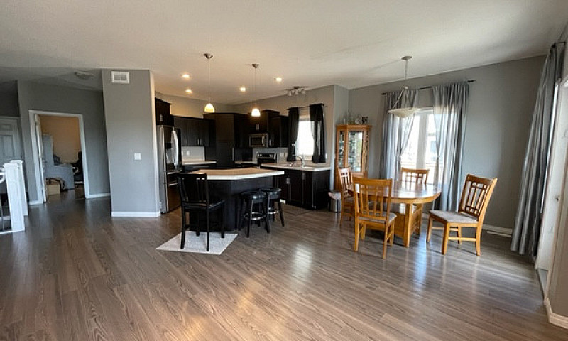 Lovely 3 Bed Home In...