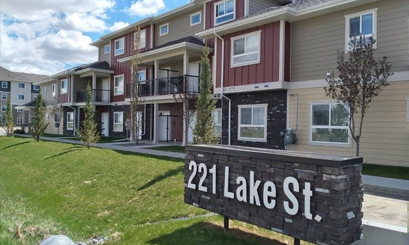 102 221D Lake Street...