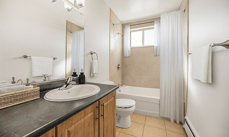 2 Bedroom Basement A...