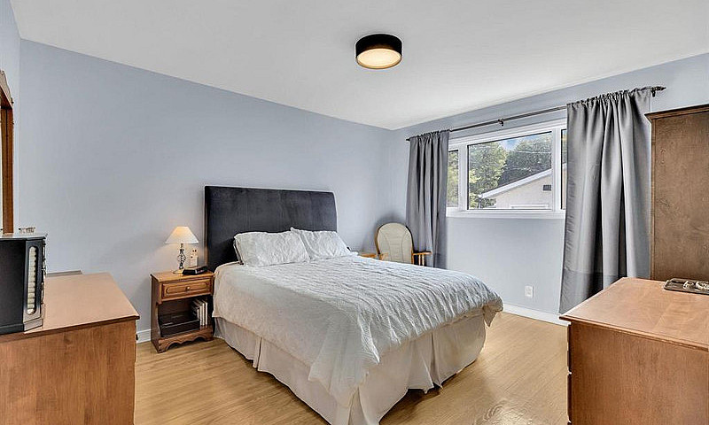 4-Bedroom House In R...