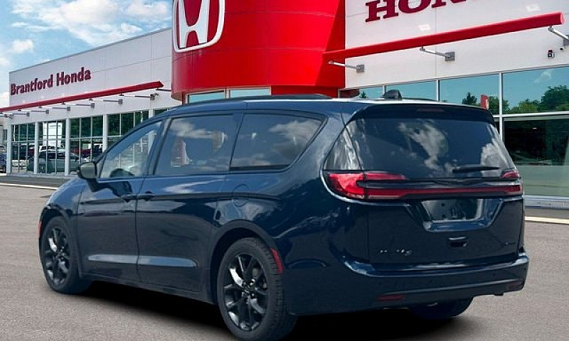 2025 Chrysler Pacifi...