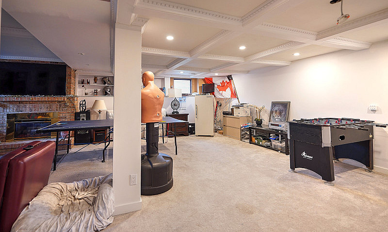 Spacious Charleswood...