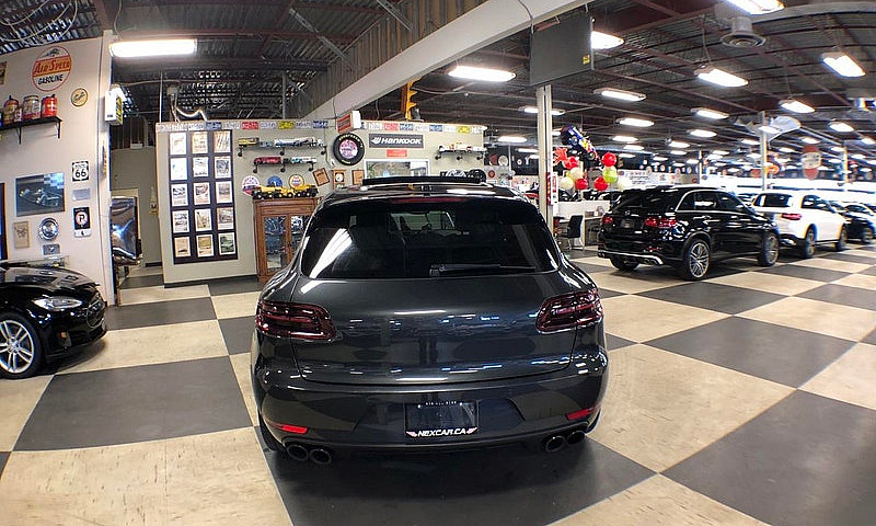 2018 Porsche Macan G...