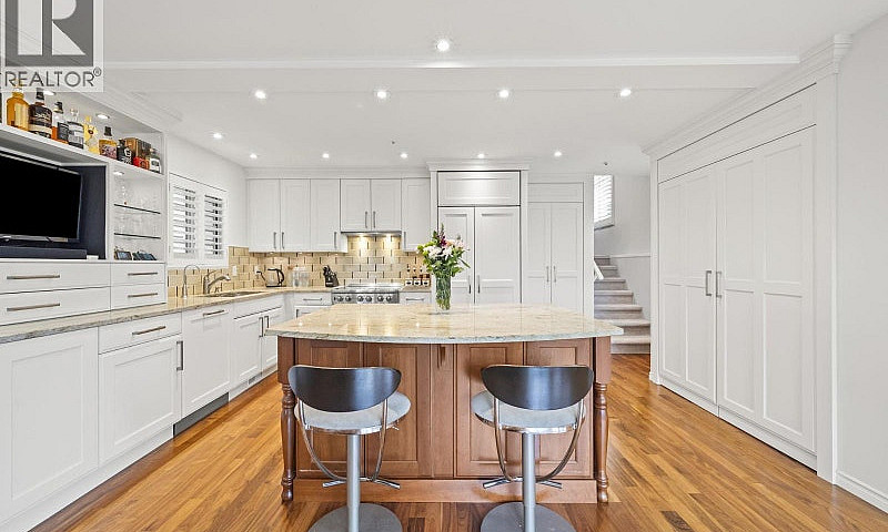 2408 Se Marine Drive...