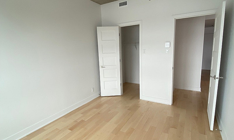 Luxueux Condo 4 1/2!...