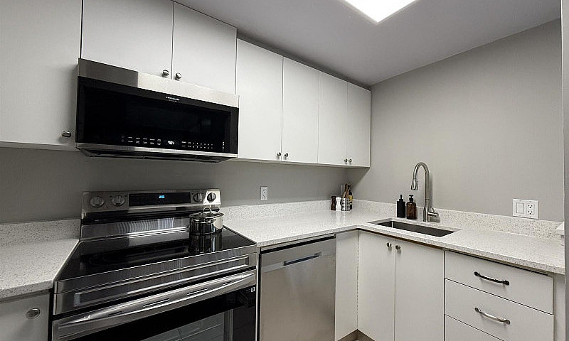 505 15111 Russell Av...