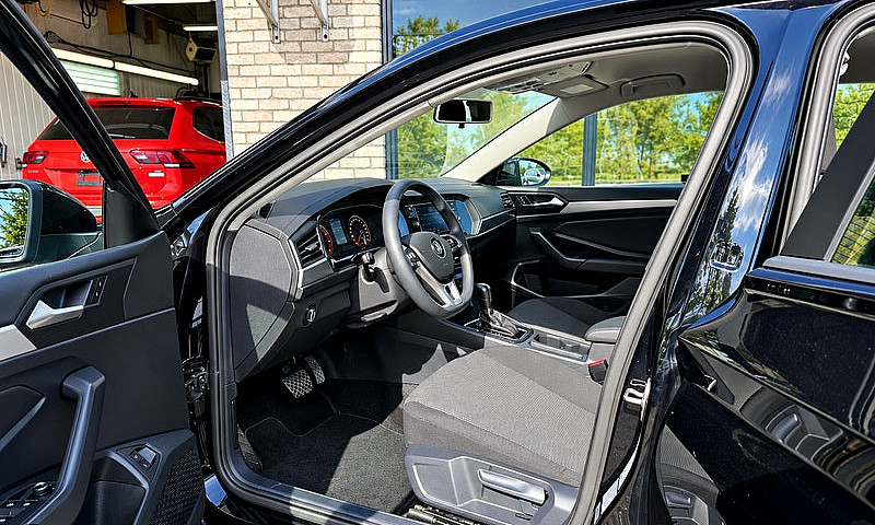 2021 Volkswagen Jett...