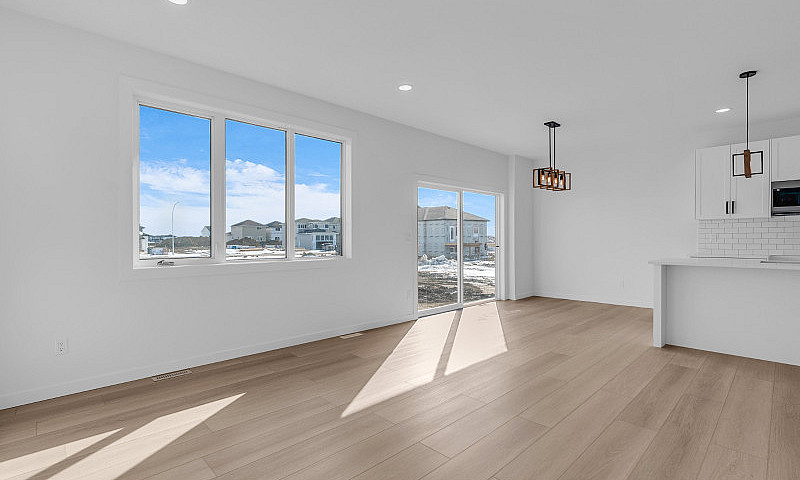 347 Sharma Crescent...
