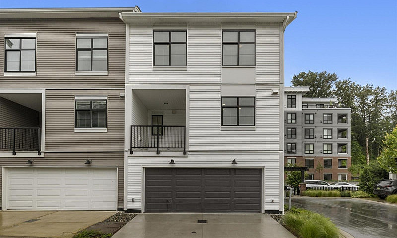 6 2774 Montrose Aven...