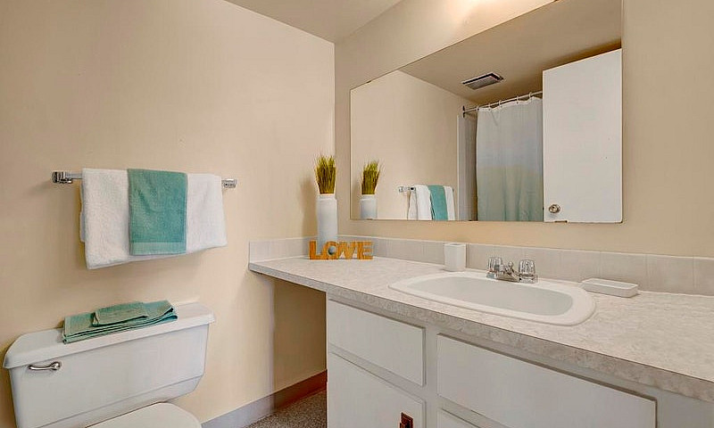 Sizable, Quiet 2 Bed...