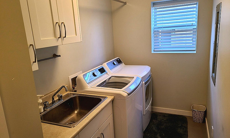 1 Bedroom Basement S...