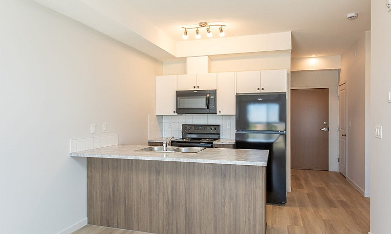Brand New - 1 Bed + ...