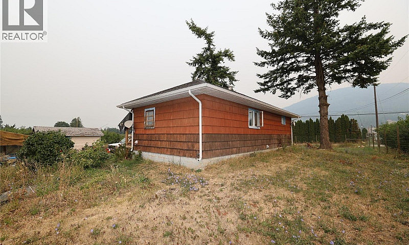 2737 Erickson Road E...