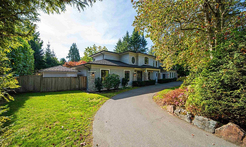 13756 18 Avenue Surr...