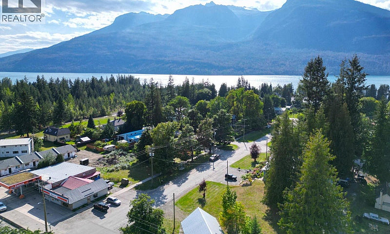 416 Slocan Avenue Ne...