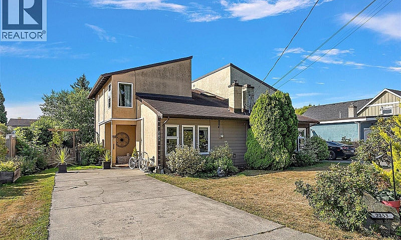 2253 Malaview Ave Si...