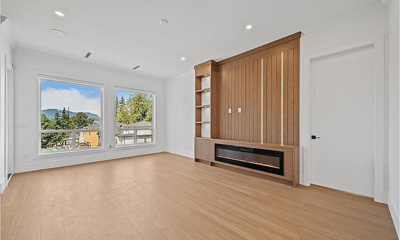 13851 114 Avenue Sur...