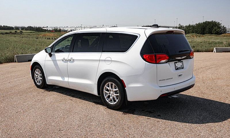 2027 Chrysler Grand ...