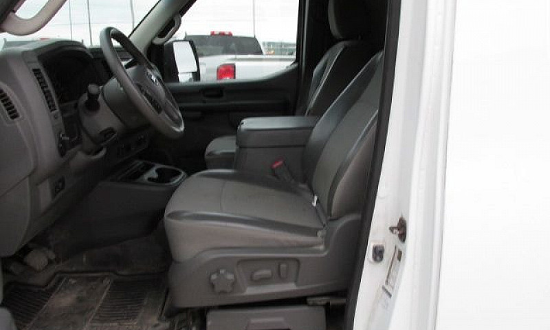 2014 Nissan Nv Sv 25...
