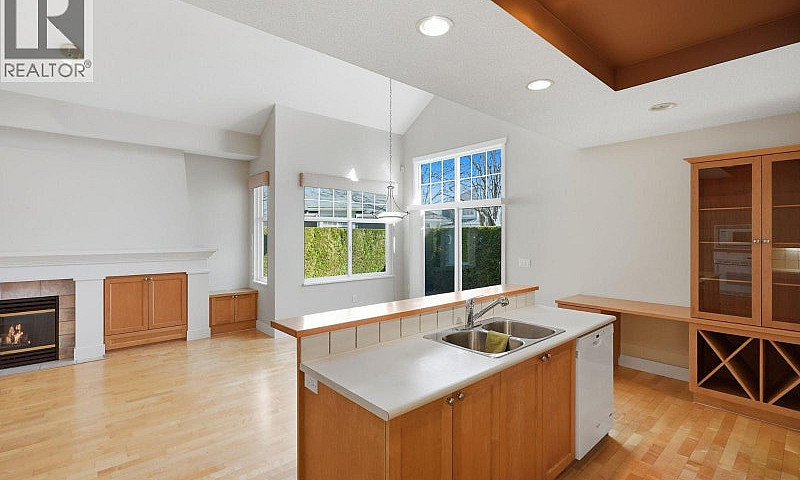 2 5900 Ferry Road De...