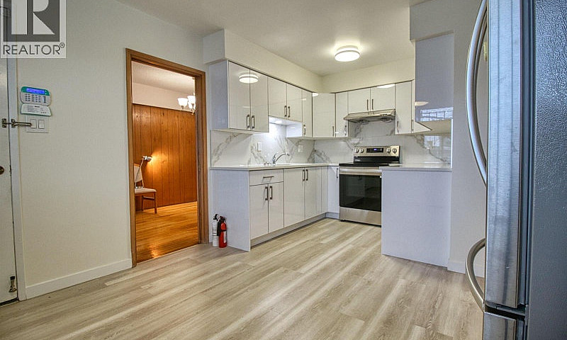 Top 904 E 52Nd Avenu...
