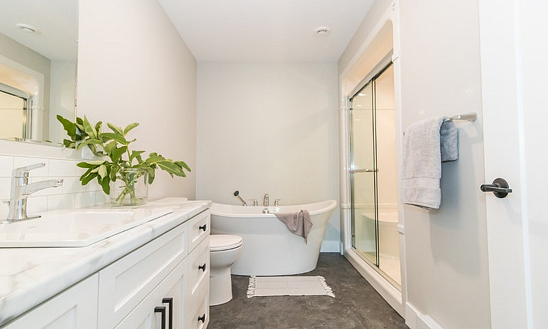 2 Bed/2 Bath Bungalo...