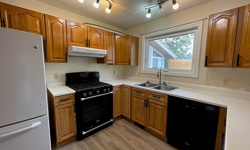 Lovely 2 Bed Main Fl...