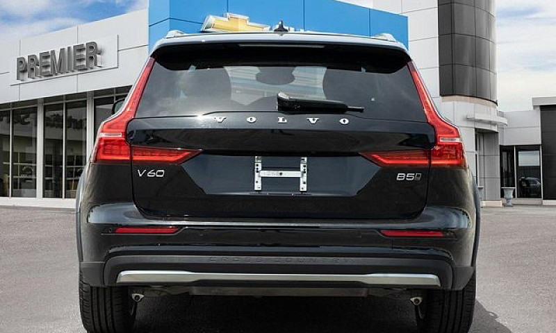 2025 Volvo V60 Cross...
