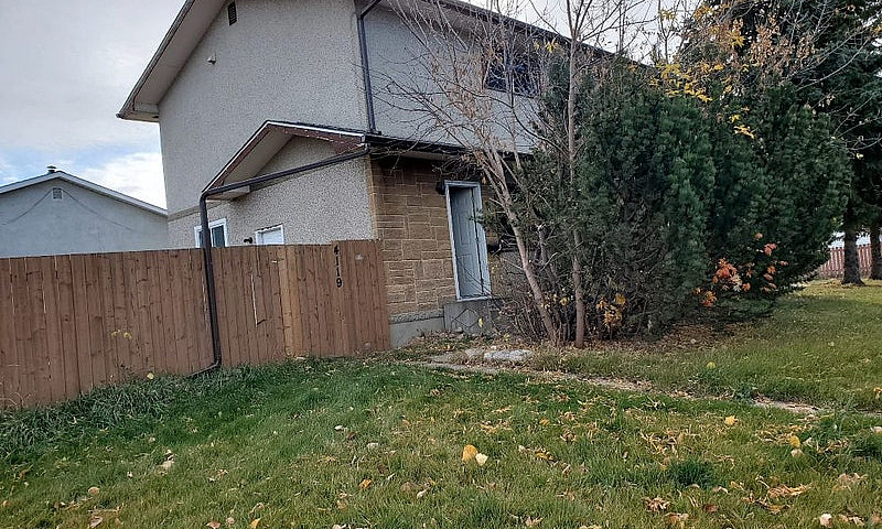 3 Bed, 2 Bath Half D...