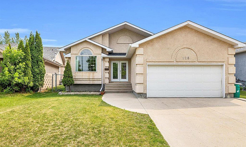 5-Bedroom House In T...