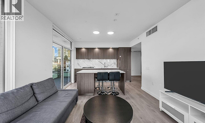 307 6463 Silver Aven...