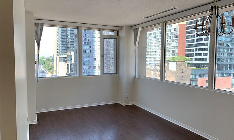 555 Yonge St - 703...