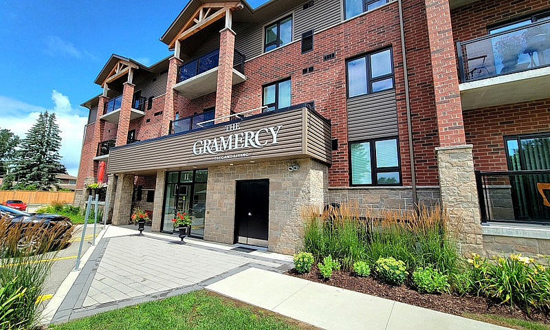 2 Bedroom Apts For R...