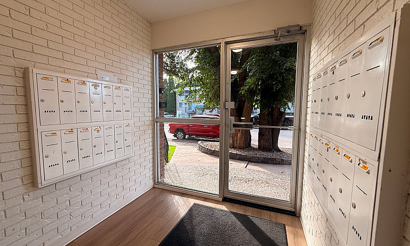 Renovated 2 Bedroom ...