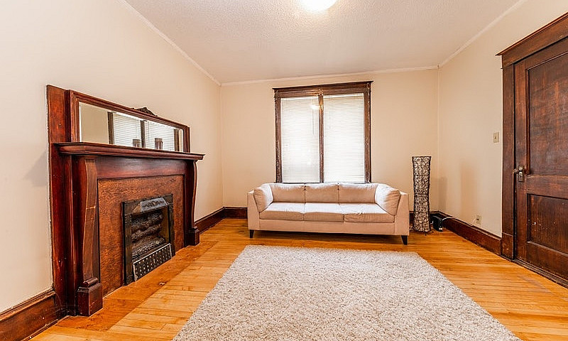 138 Young St- Almont...