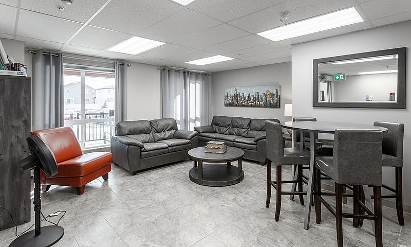 2 Bed 2 Bath Red Dee...