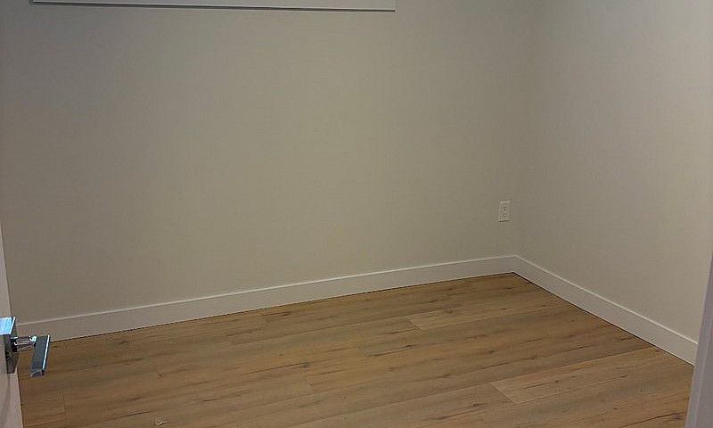 Beautiful 1Bed, + De...