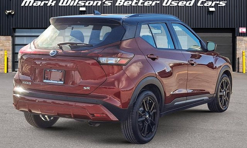 2021 Nissan Kicks Sr...