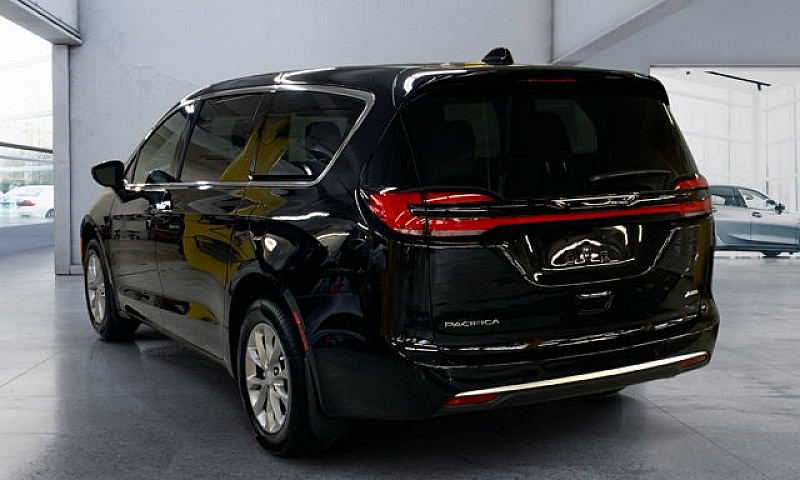 2027 Chrysler Pacifi...