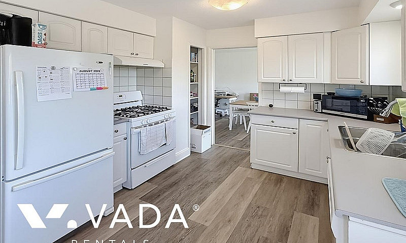 Steveston 3 Br Upper...
