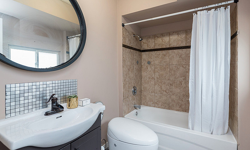House For Sale 913 A...