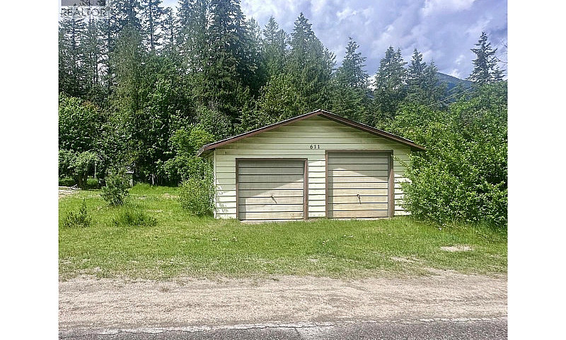611 Slocan Street Sl...