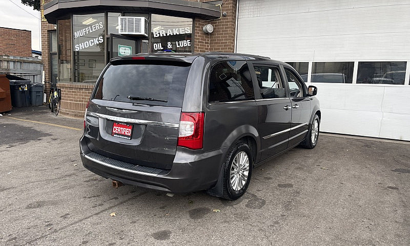 2015 Chrysler Town &...