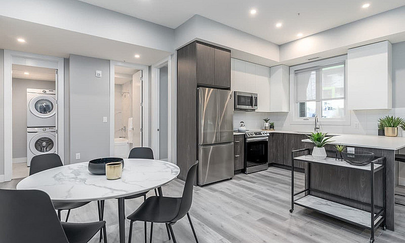 2 Bedroom Available ...