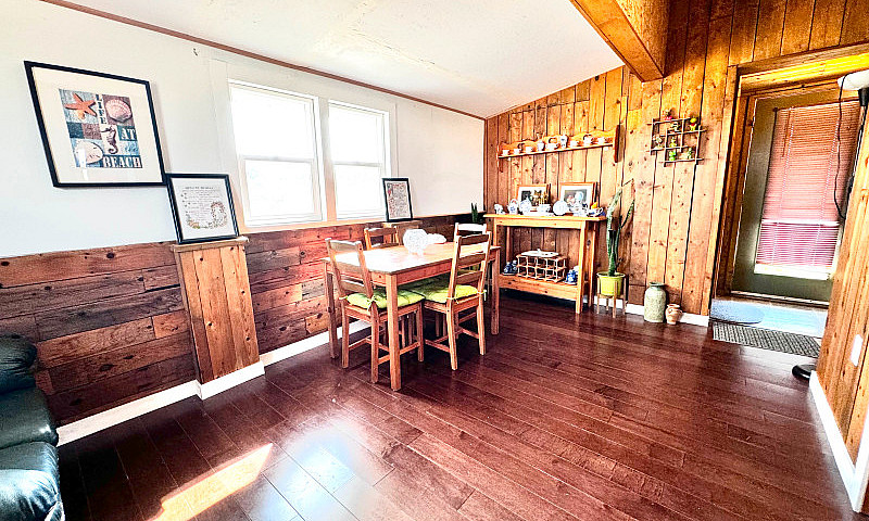 Cozy Cottage & Guest...