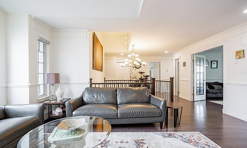 8433 150A Street Sur...