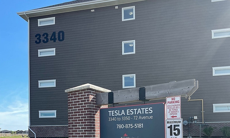 Tesla Estates - 2 Be...